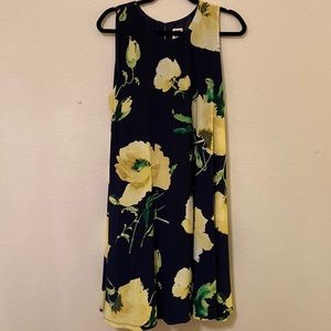 Beautiful brand new Anna Klein mid length dress size medium.